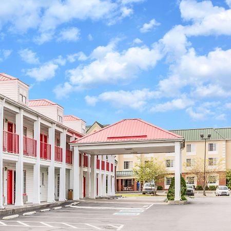 Hotel Super 8 By Wyndham Clinton Exterior foto