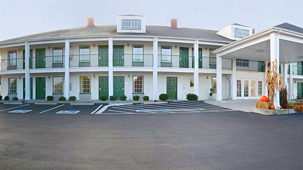 Hotel Super 8 By Wyndham Clinton Exterior foto